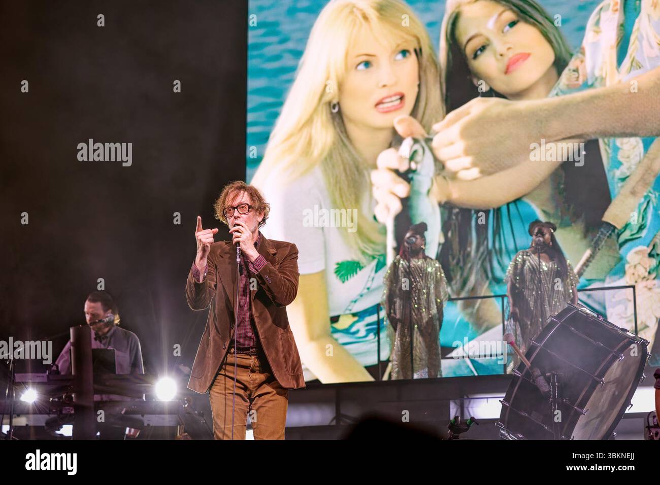 Manchester, UK. 21st June, 2025. Jarvis Cocker (lead vocalist ...