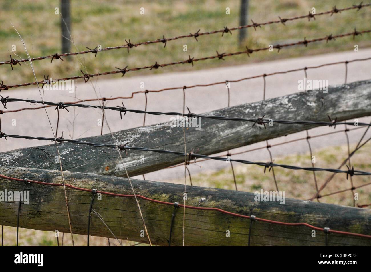 Rustic fence fencing hi-res stock photography and images - Page 12 - Alamy