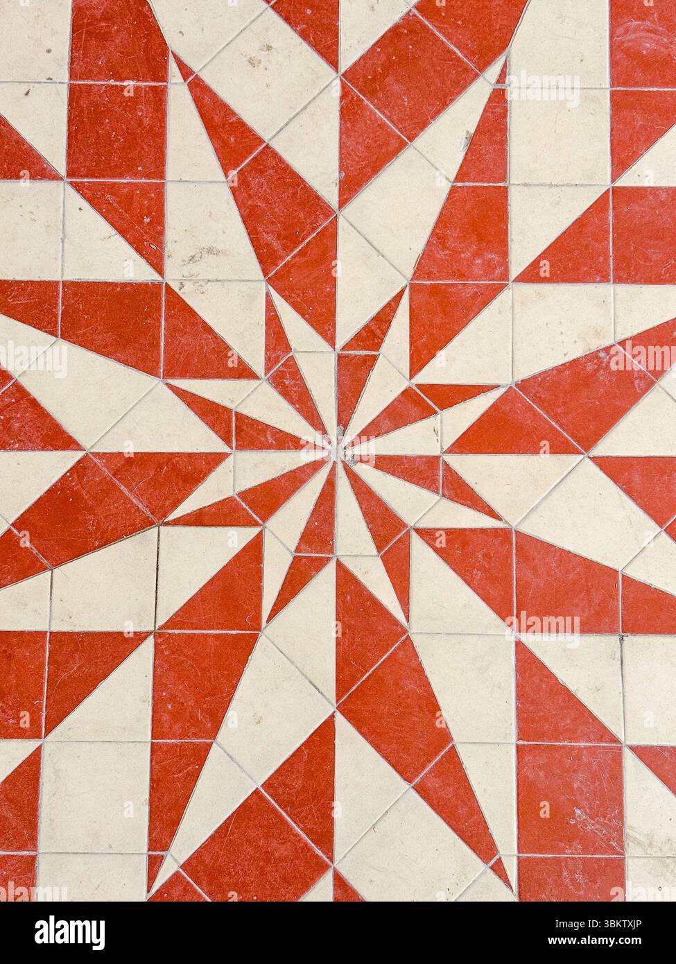 Seamless red white geometric hi-res stock photography and images - Alamy