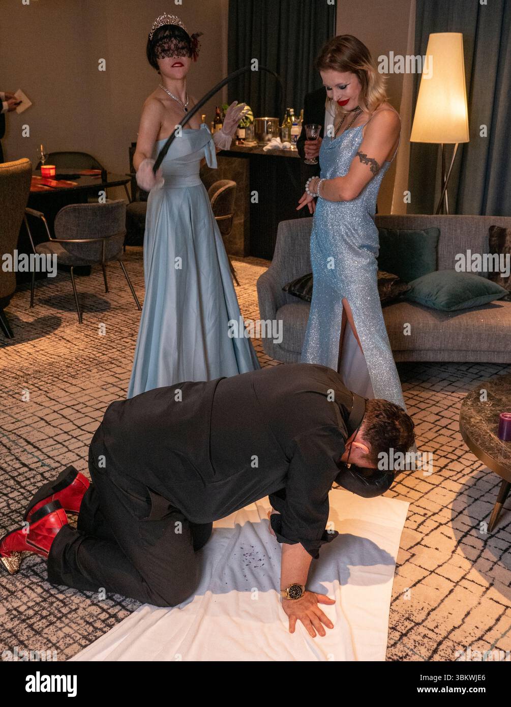 Professional Dominatrix Queen Ann Whips To Her Submissive In Bangkok professional-dominatrix-queen-ann-whips-to-her-submissive-in-bangkok