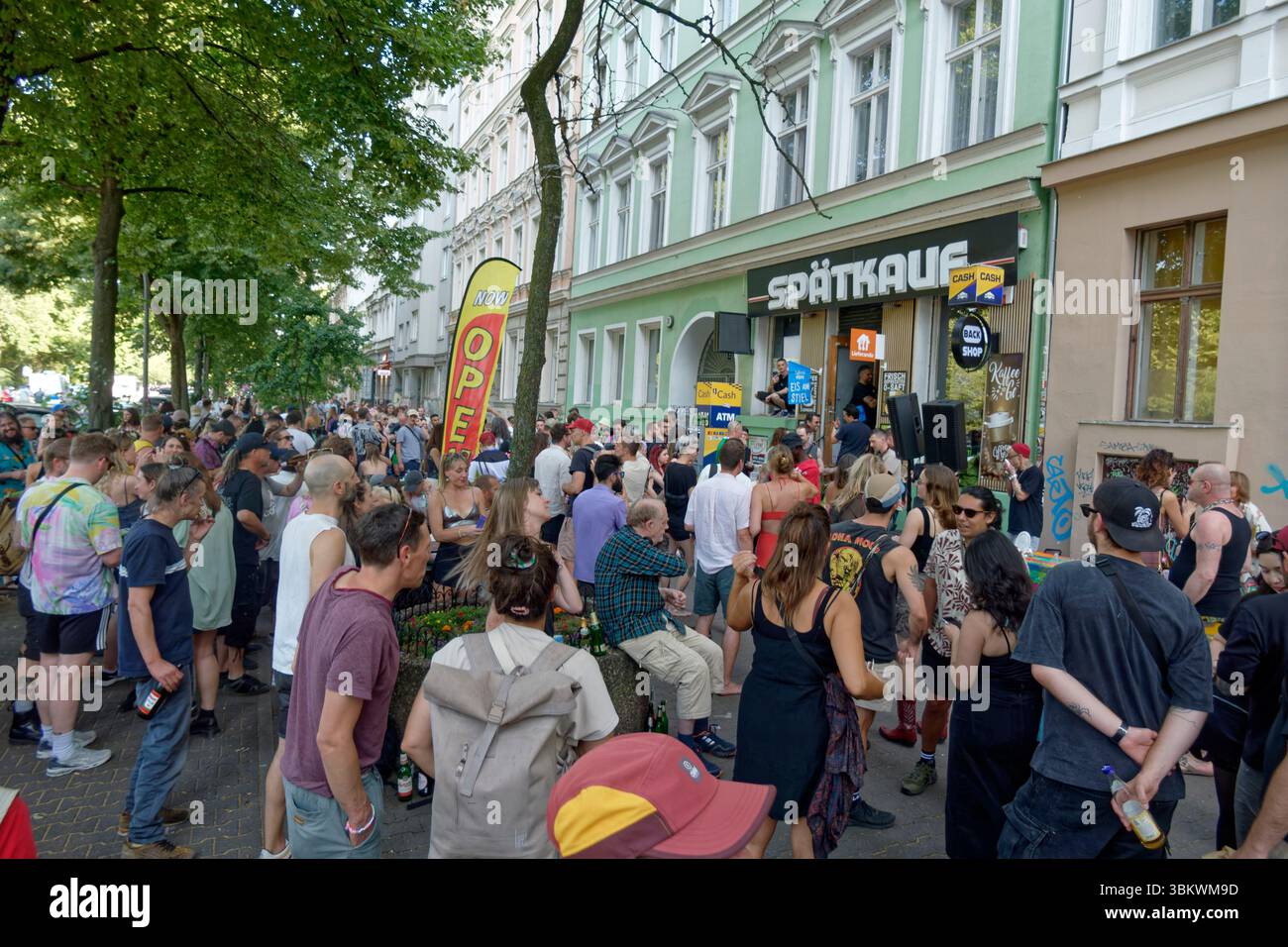 Fete de la musique 2025 ,  party, open air, Wienerstrasse , Spätkauf, Berlin-Kreuzberg Stock Photo