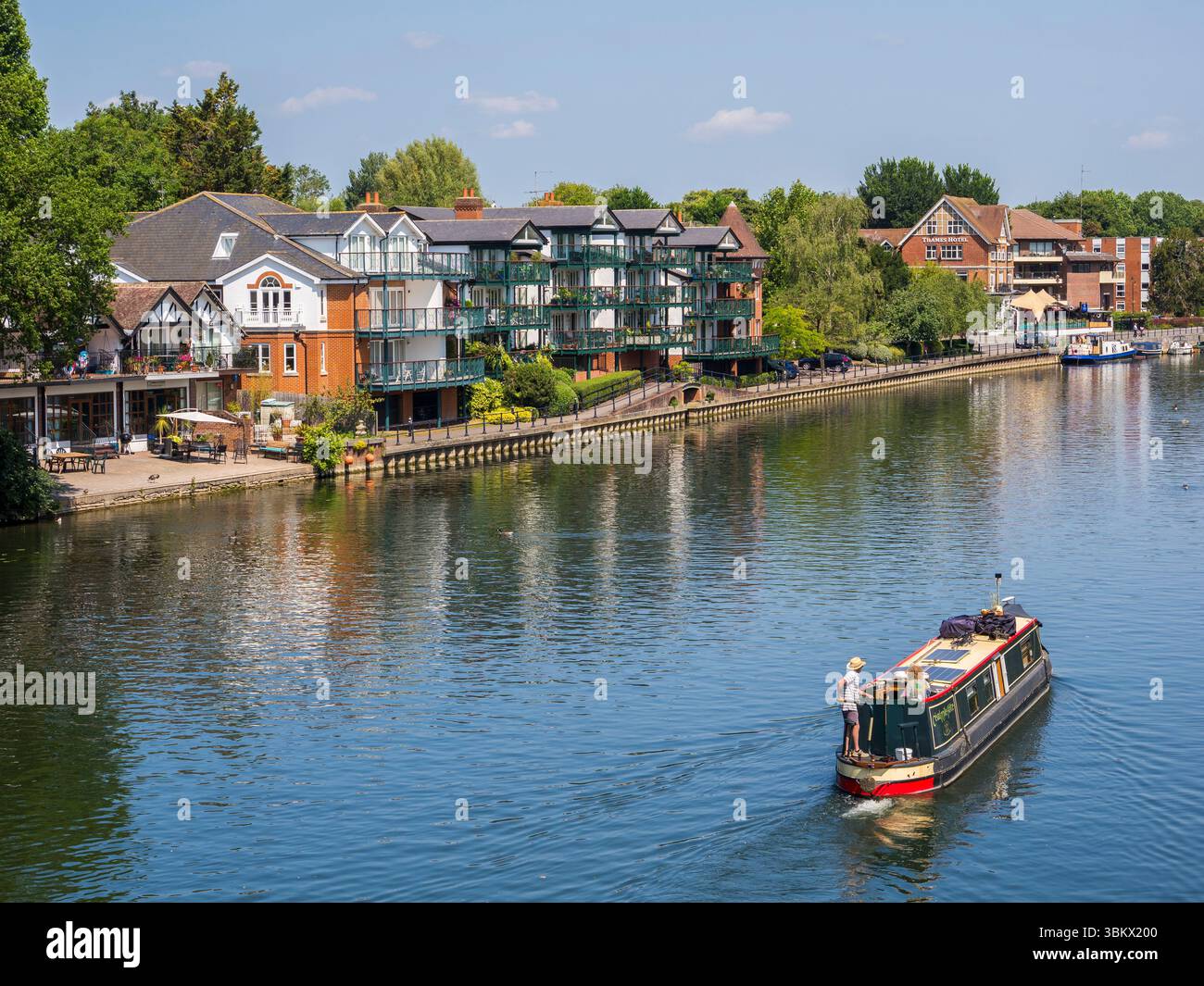 Narrow Boat on the River Thames, Maidenhead, Berkshire, England, UK, GB. Stock Photo