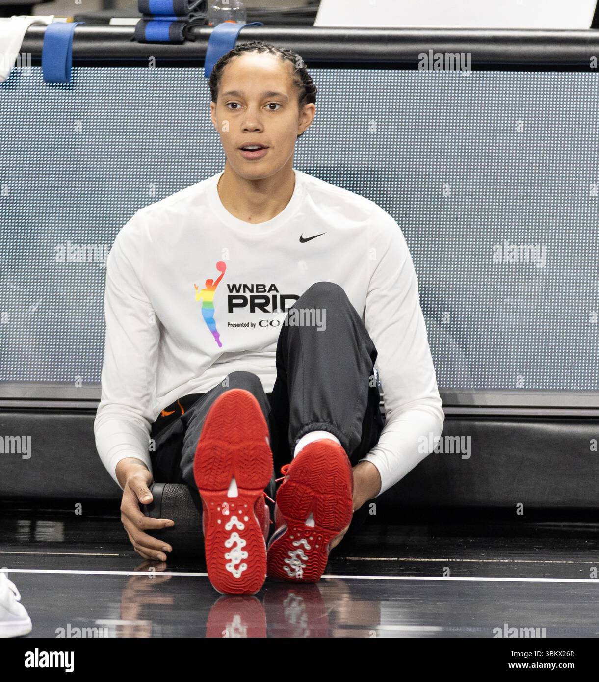 Chicago Sky take on Brittney Griner #42 and the Atlanta Dream at