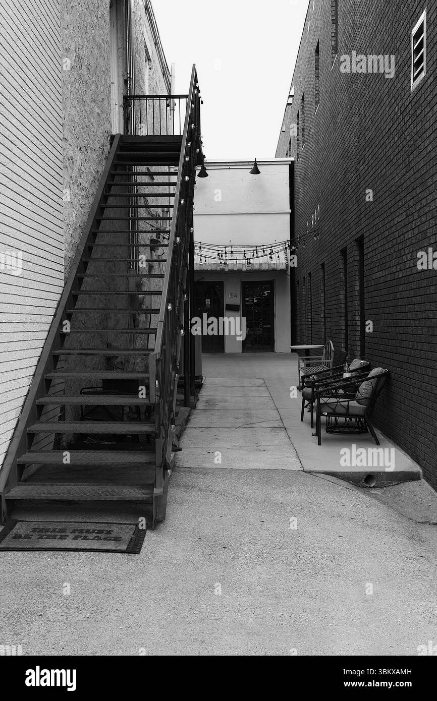 Walkway alley Black and White Stock Photos & Images - Alamy