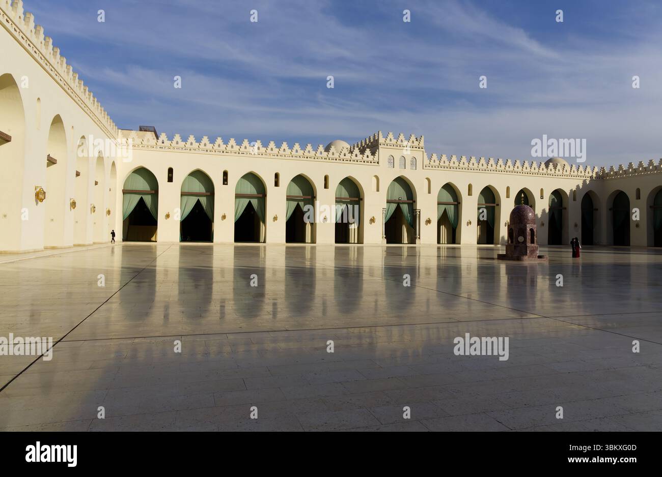 The courtyard of Al-Hakim Mosque, Cairo Stock Photo