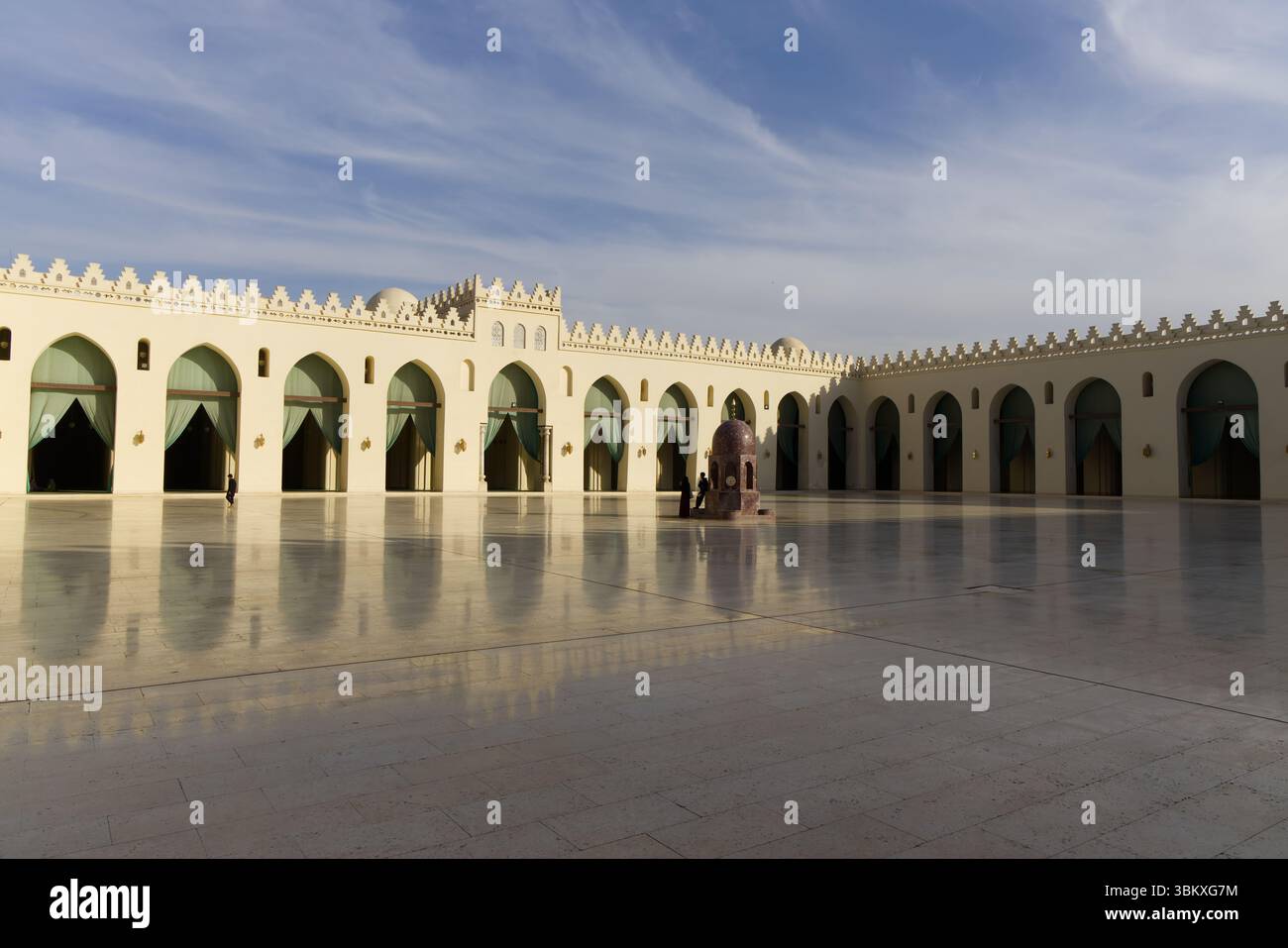 The courtyard of Al-Hakim Mosque, Cairo Stock Photo
