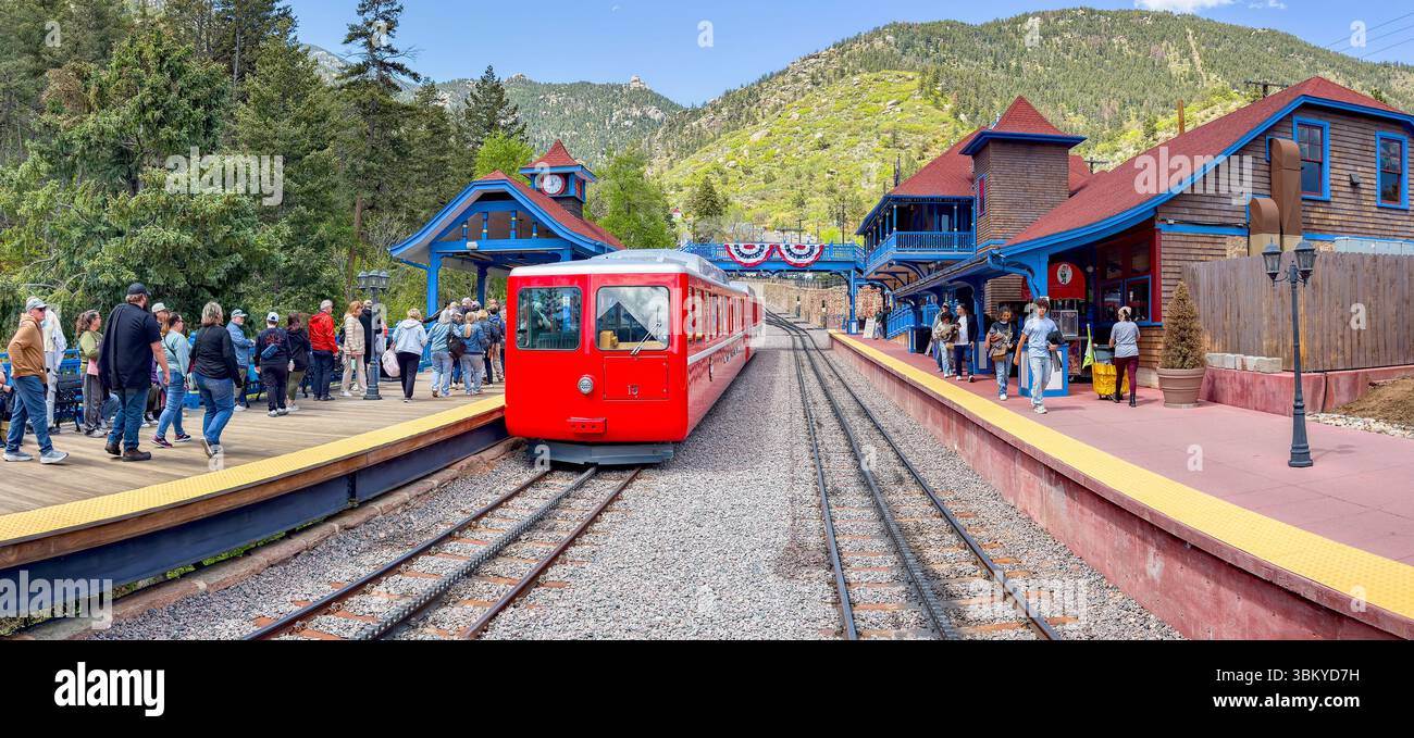 Manitou Springs, Colorado, USA - 21 May 2025: Panoramic view of a train on the Manitou and Pike's Peak Cog railway at the base railway station - Smartphone Captured Stock Image
