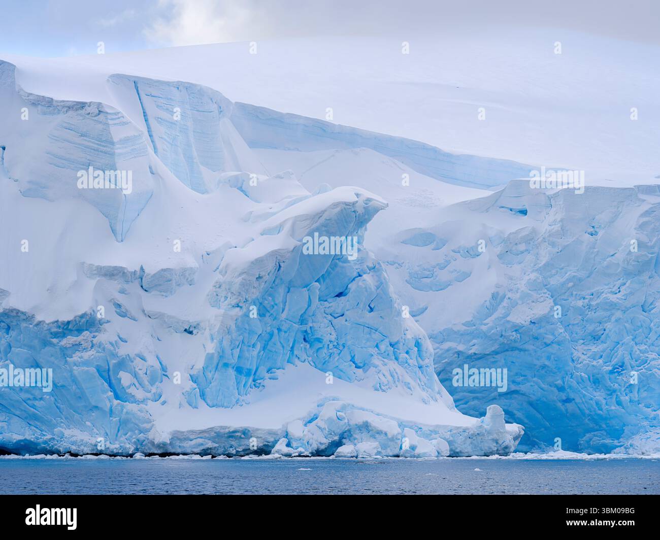 The coast of Brabant Island at Chiriguano Bay in the Palmer Archipelago ...