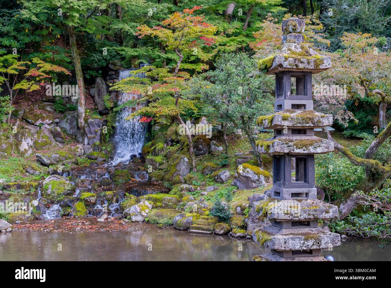 Stone lantern, Kenrokuen Garden, Kanazawa, Japan Stock Photo