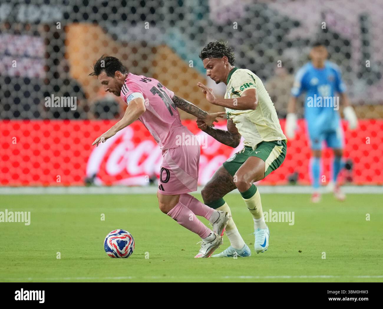 (250624) -- MIAMI, June 24, 2025 (Xinhua) -- Inter Miami CF's Lionel ...