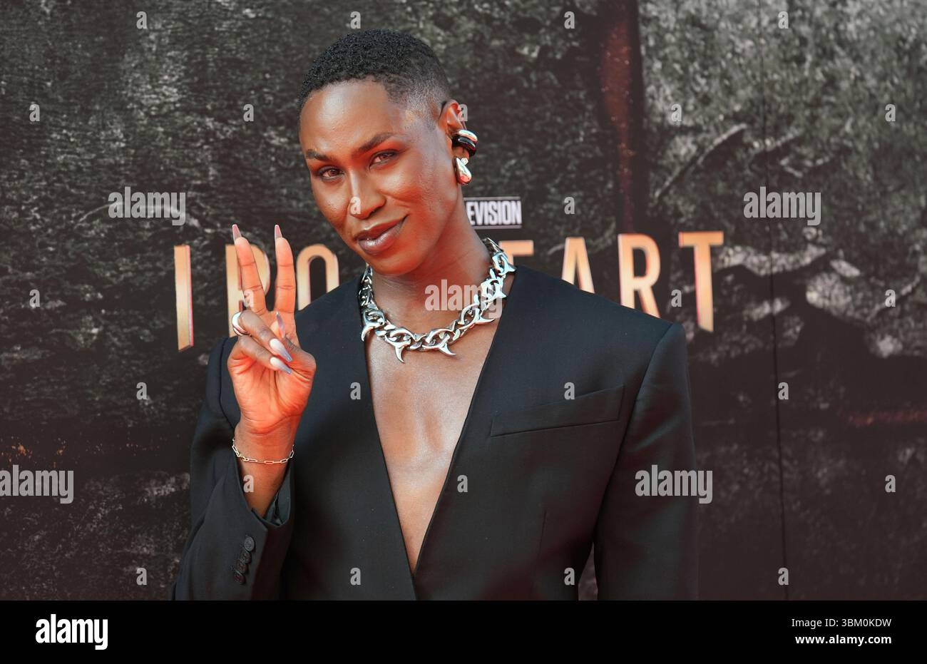 shea-coulee-poses-at-the-premiere-of-the-disney-series-ironheart-on
