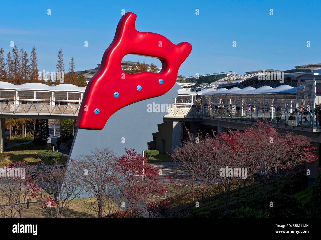 Sculpture saw tokyo hi-res stock photography and images - Alamy