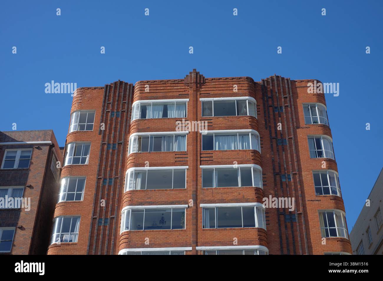 DECO BY THE BAY アートデコ建築 文化系マイアミ: アール・デコ建築