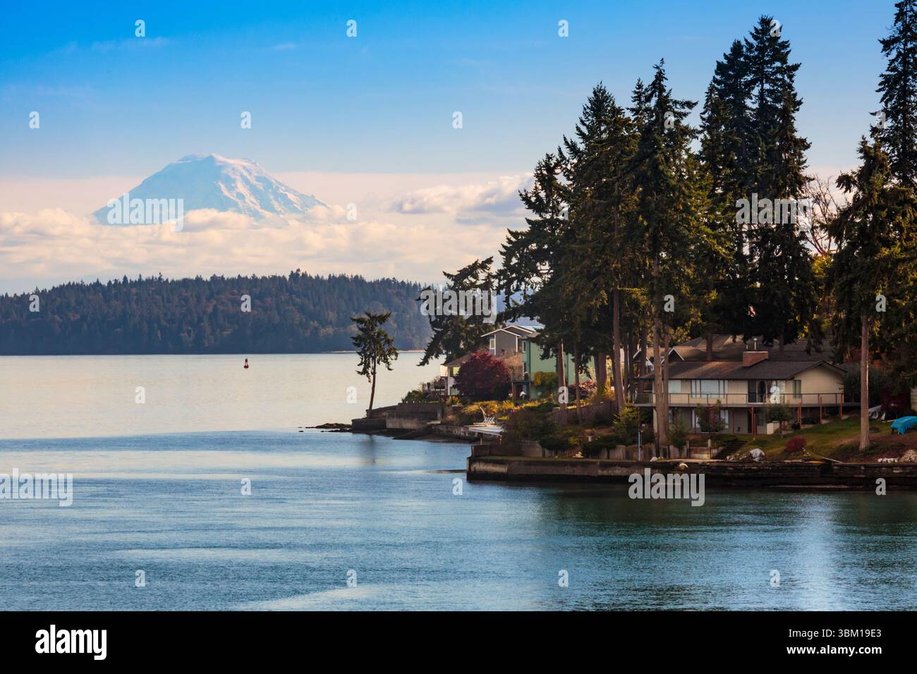 Point Glove in Manchester, Mount Rainier and Blake Island in distance ...
