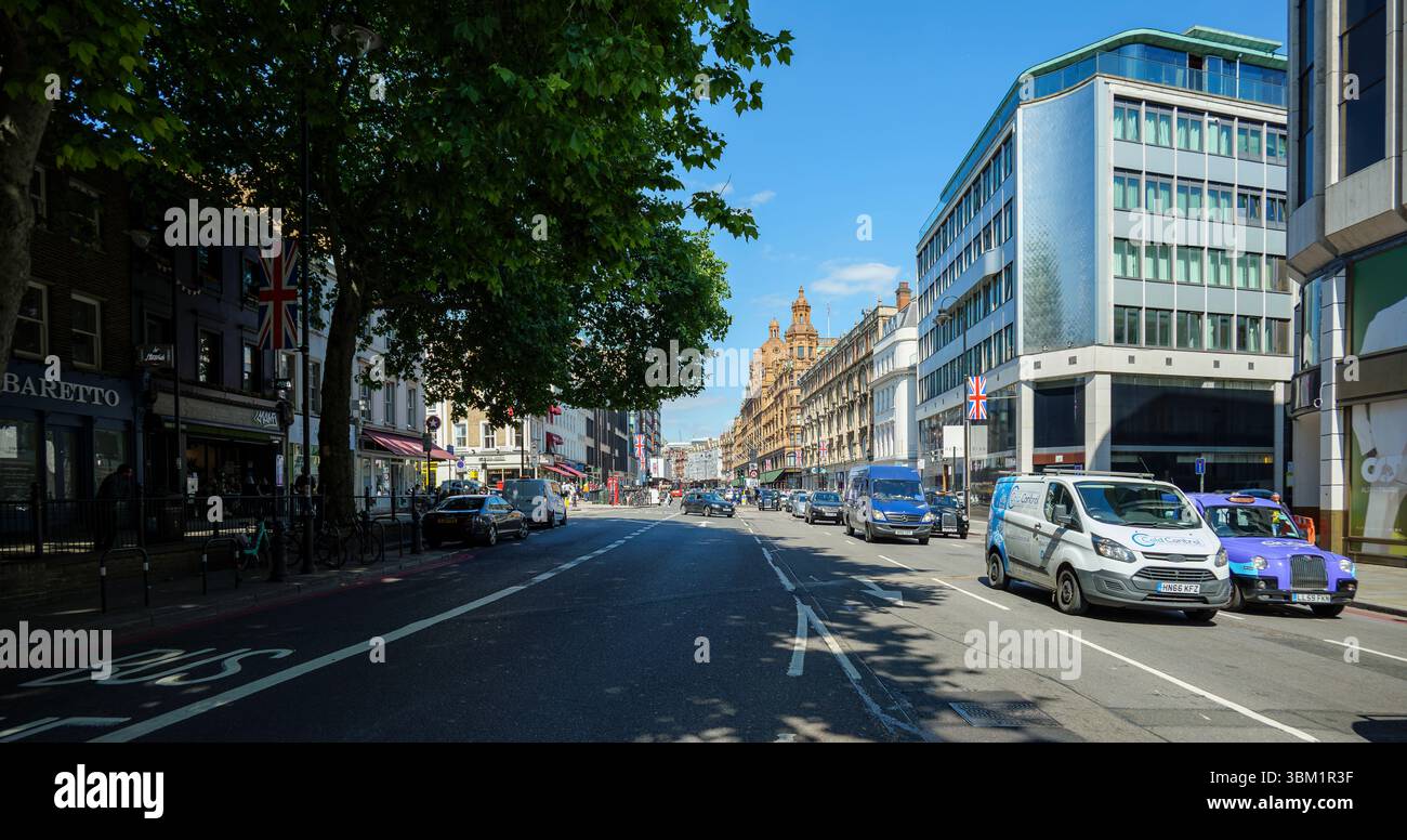 London - 06 20 2022: View of Brompton Rd Stock Photo - Alamy
