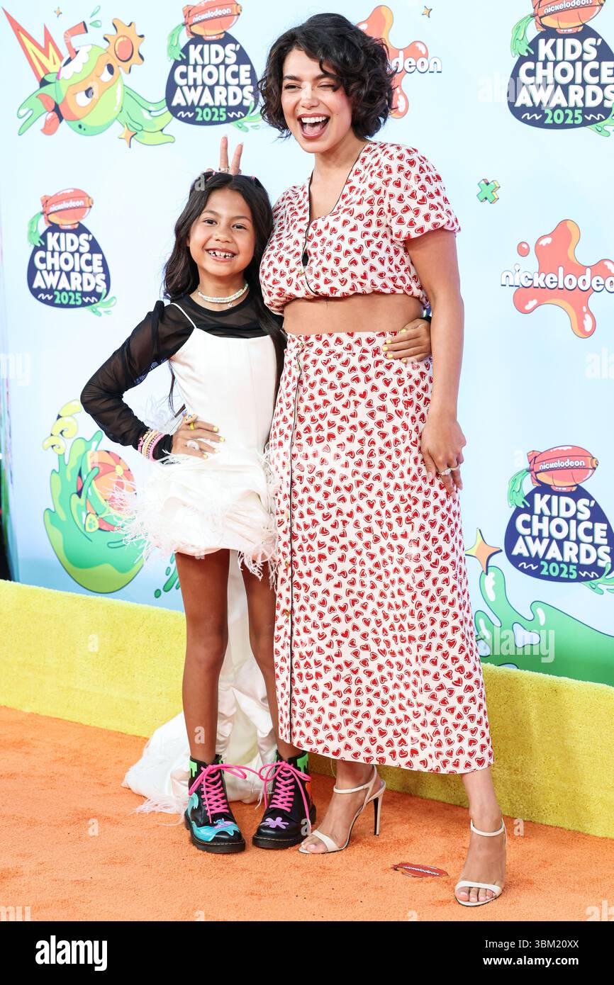 SANTA MONICA, LOS ANGELES, CALIFORNIA, USA - JUNE 21: Hawaiian child ...