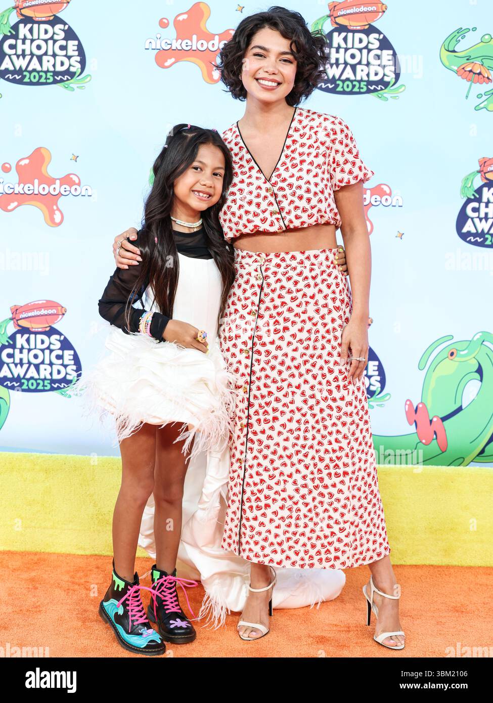 SANTA MONICA, LOS ANGELES, CALIFORNIA, USA - JUNE 21: Hawaiian child ...