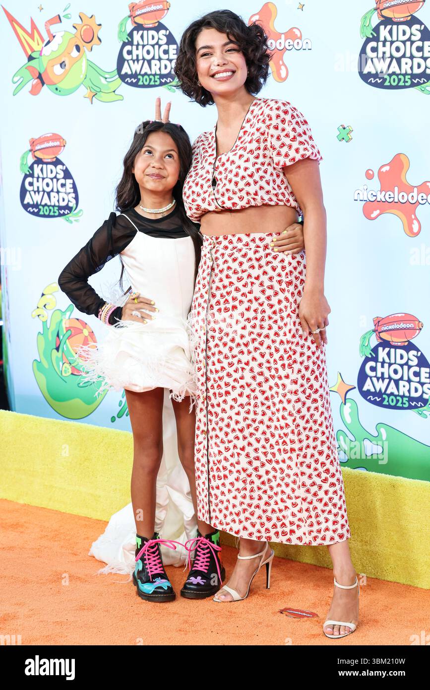 SANTA MONICA, LOS ANGELES, CALIFORNIA, USA - JUNE 21: Hawaiian child ...