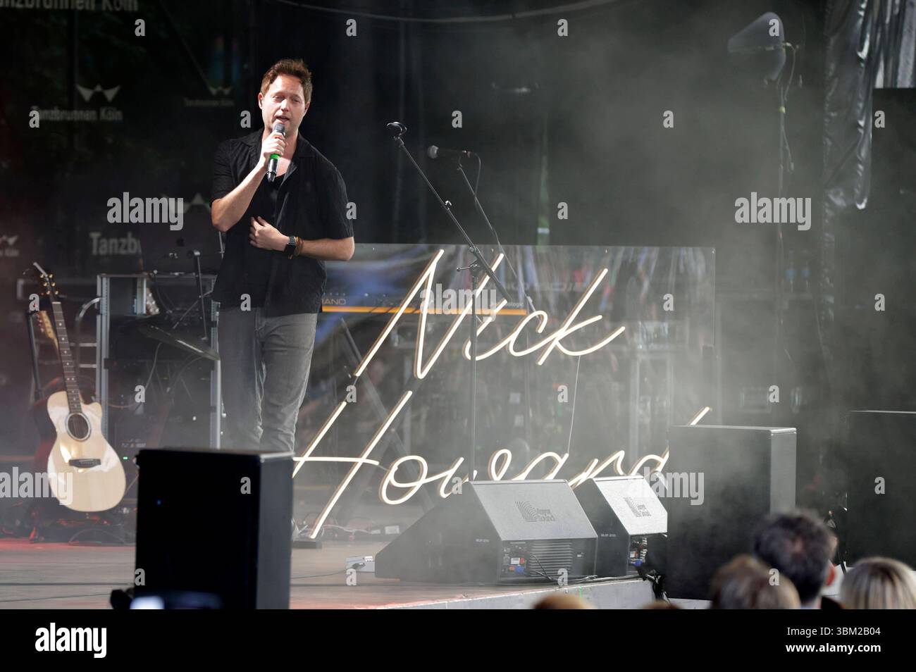 Nick Howard live bei einem Konzert im Tanzbrunnen. Köln, 23.06.2025 ...