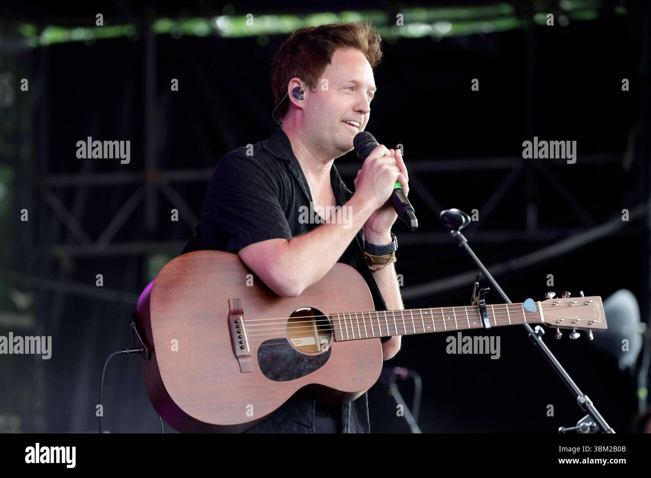 Nick Howard live bei einem Konzert im Tanzbrunnen. Köln, 23.06.2025 ...