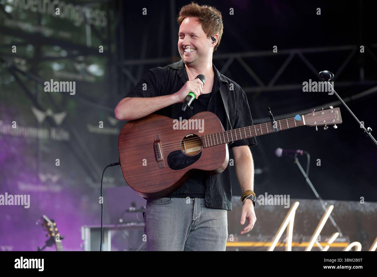 Nick Howard live bei einem Konzert im Tanzbrunnen. Köln, 23.06.2025 ...