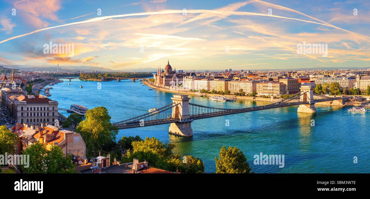 Sunset on margaret bridge hi-res stock photography and images - Alamy