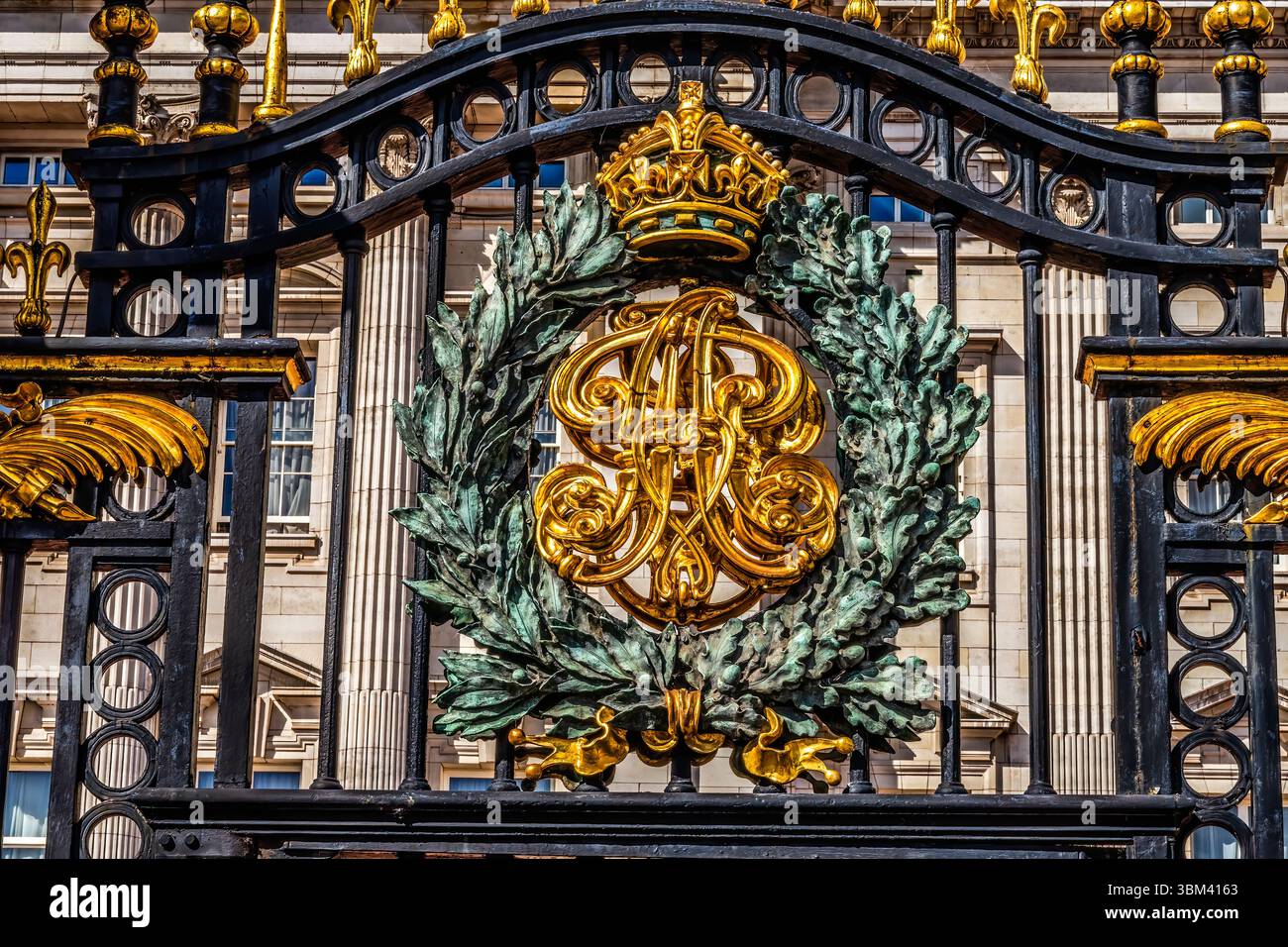 Royal Sovereign Coat of Arms, Buckingham Palace, Westminster, London, England. Stock Photo