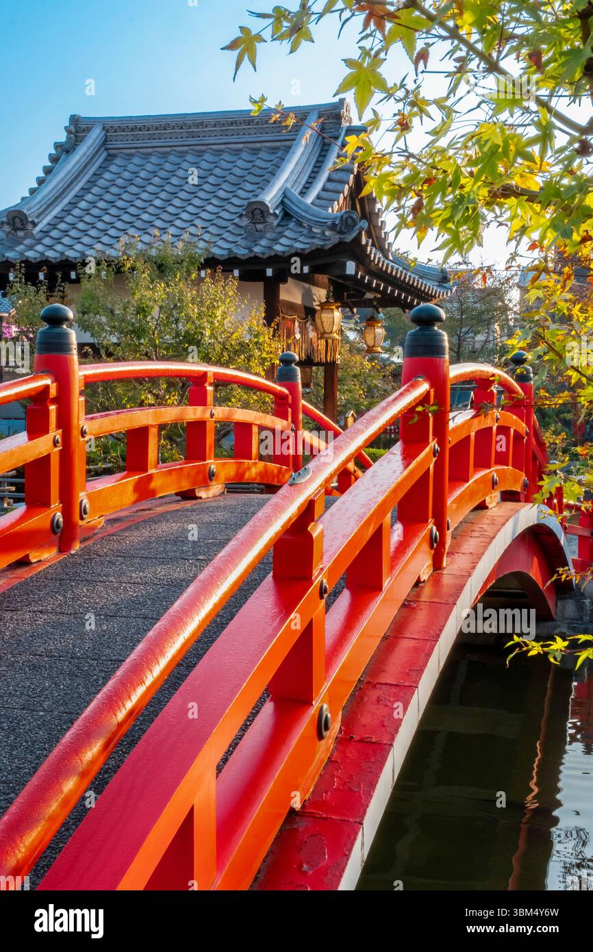 Hosei Bridge and shrine in Shinsenen Garden, Kyoto, Japan Stock Photo