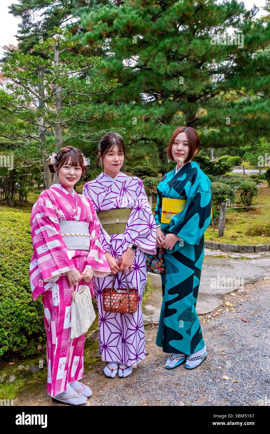 Young japanese women hi-res stock photography and images - Alamy