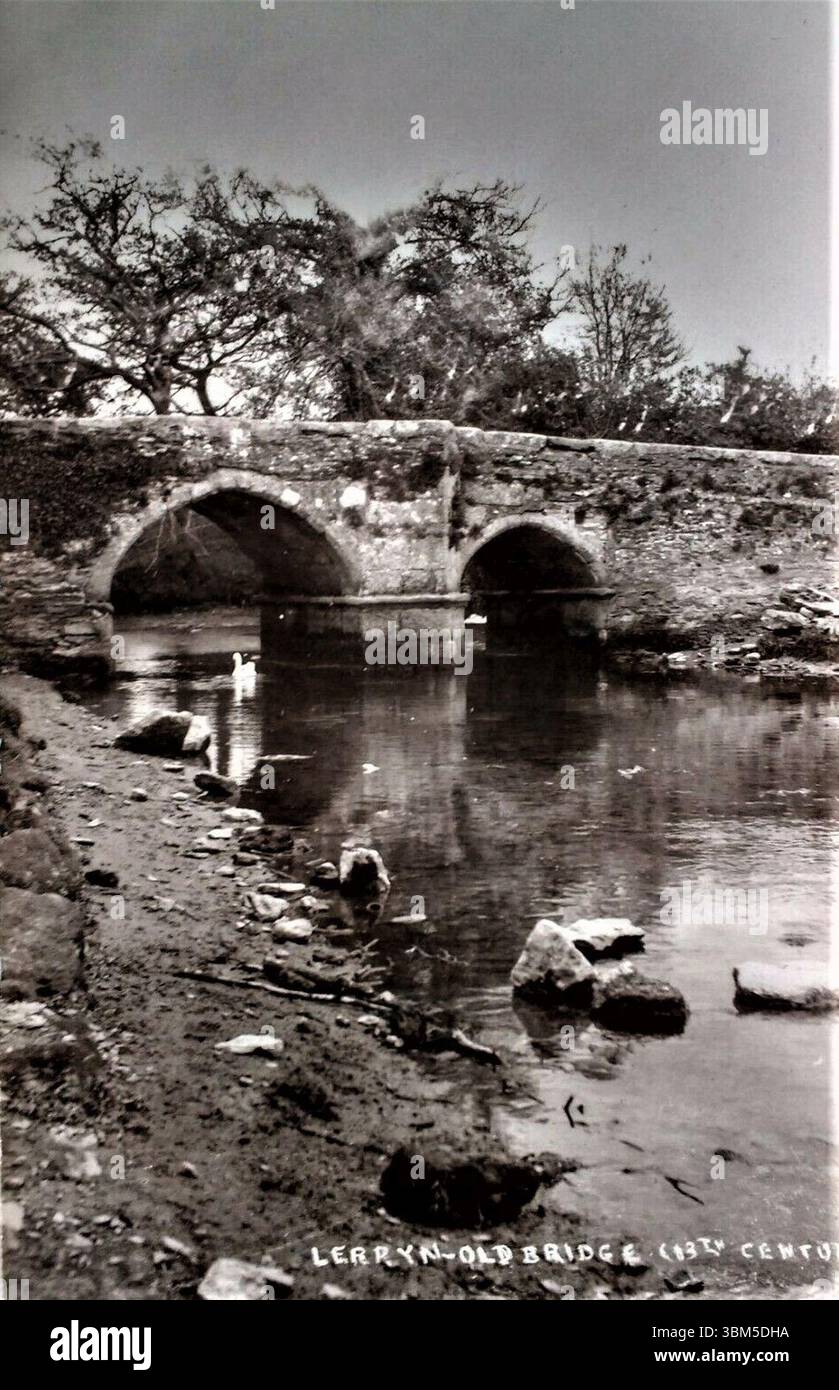 Lerryn Old Bridge x CORNWALL POSTCARD (50627647522). Stock Photo