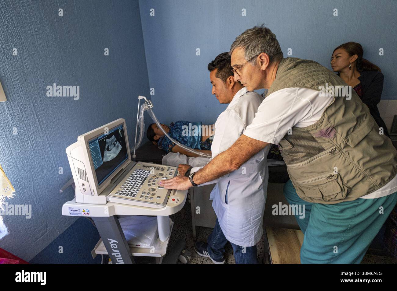 Training and teaching of ultrasound, San Bartolome Jocotenango, municipality of the department of Quiche, Guatemala, Central America Stock Photo
