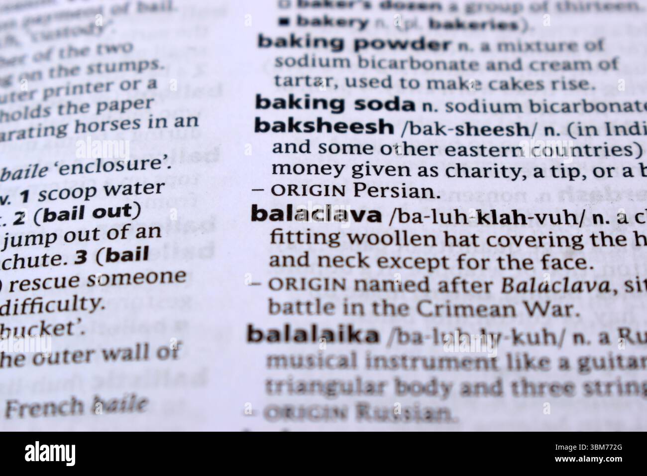 Dictionary page hi-res stock photography and images - Page 29 - Alamy, image size:1300x956