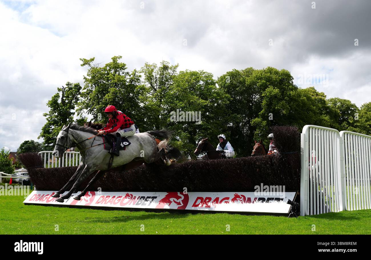 Wedding anniversary picture hi-res stock photography and images - Page 16 -  Alamy, image size:1300x911