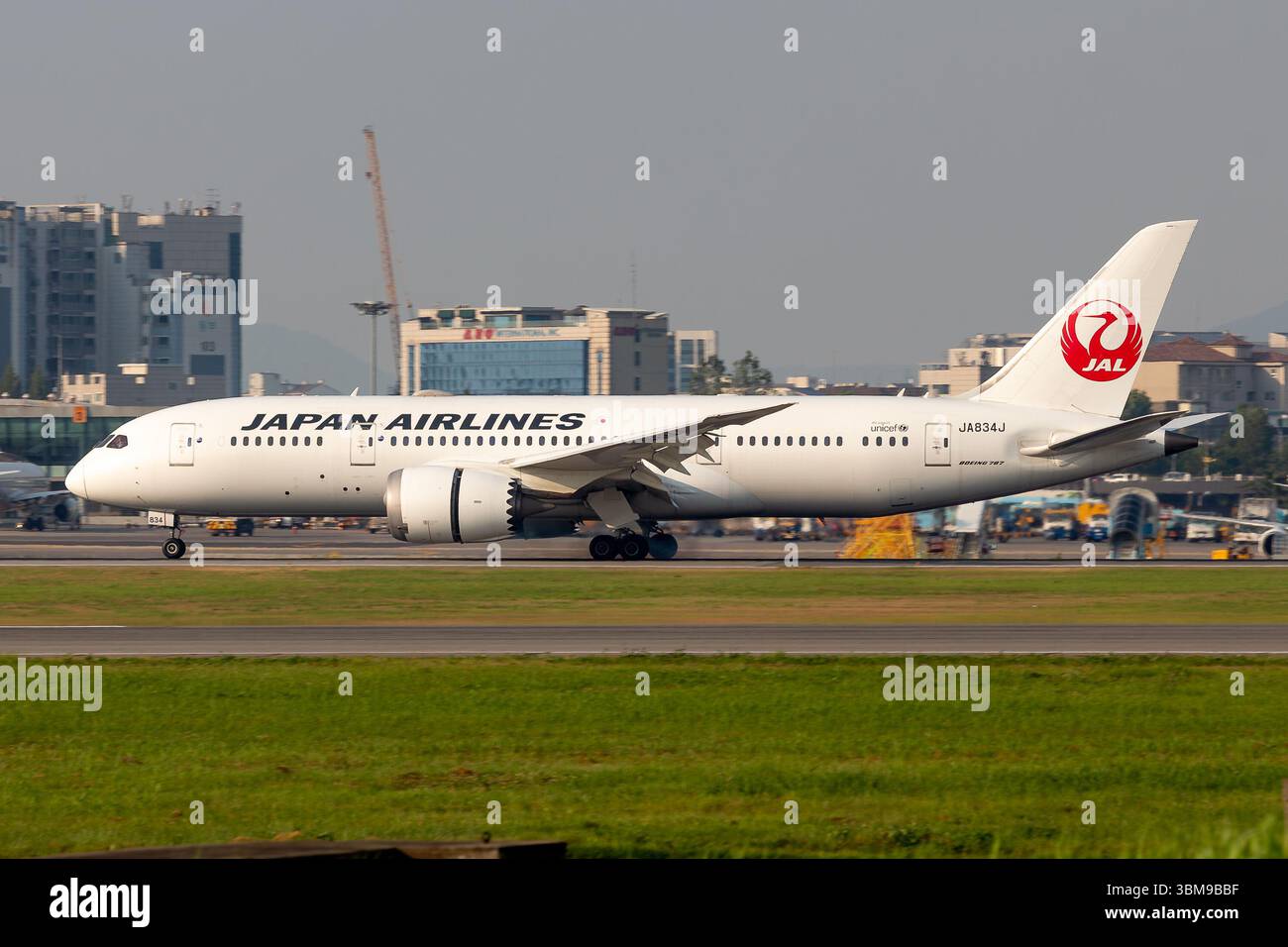 JAL Boeing 787 Dreamliner JA834J Landing at Sunset in Seoul, Korea Stock Photo