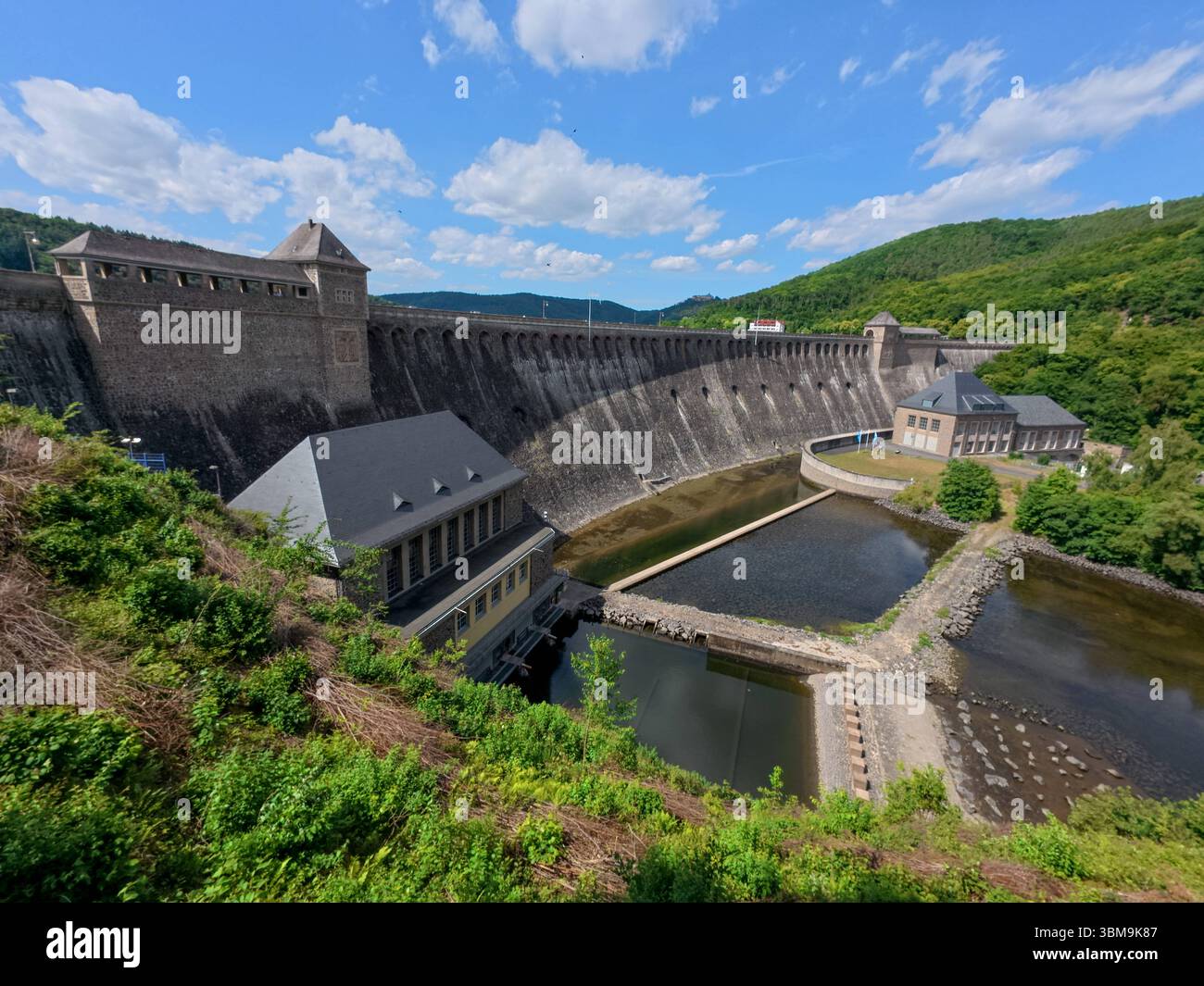 Edertalsperre, Edersee, Sperrmauer. DEU, Deutschland, Hessen, Edertal ...
