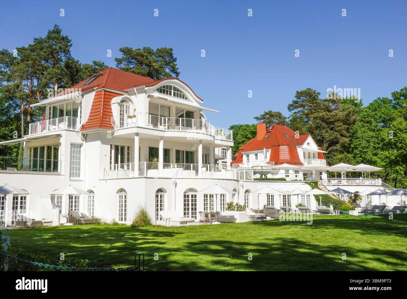 Grand Villa und Villa Contessa, Bad Saarow, Landkreis Oder-Spree, Brandenburg, Deutschland Stock Photo