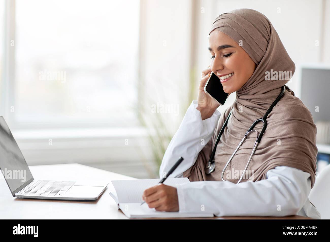 Doctor taking notes telehealth hi-res stock photography and images - Alamy