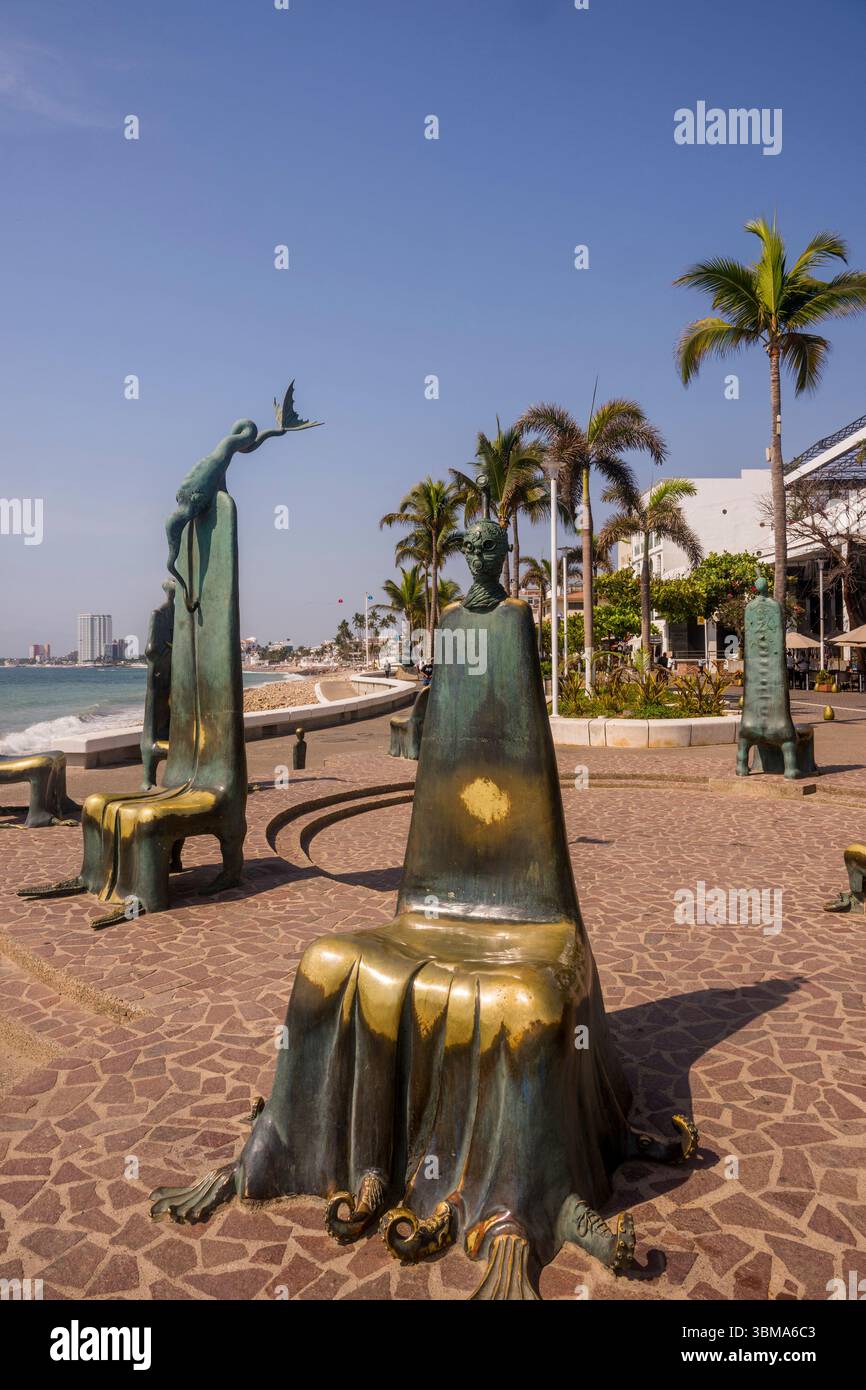 The Malecon boardwalk with The Rotunda of the Sea bronze sculptures by ...