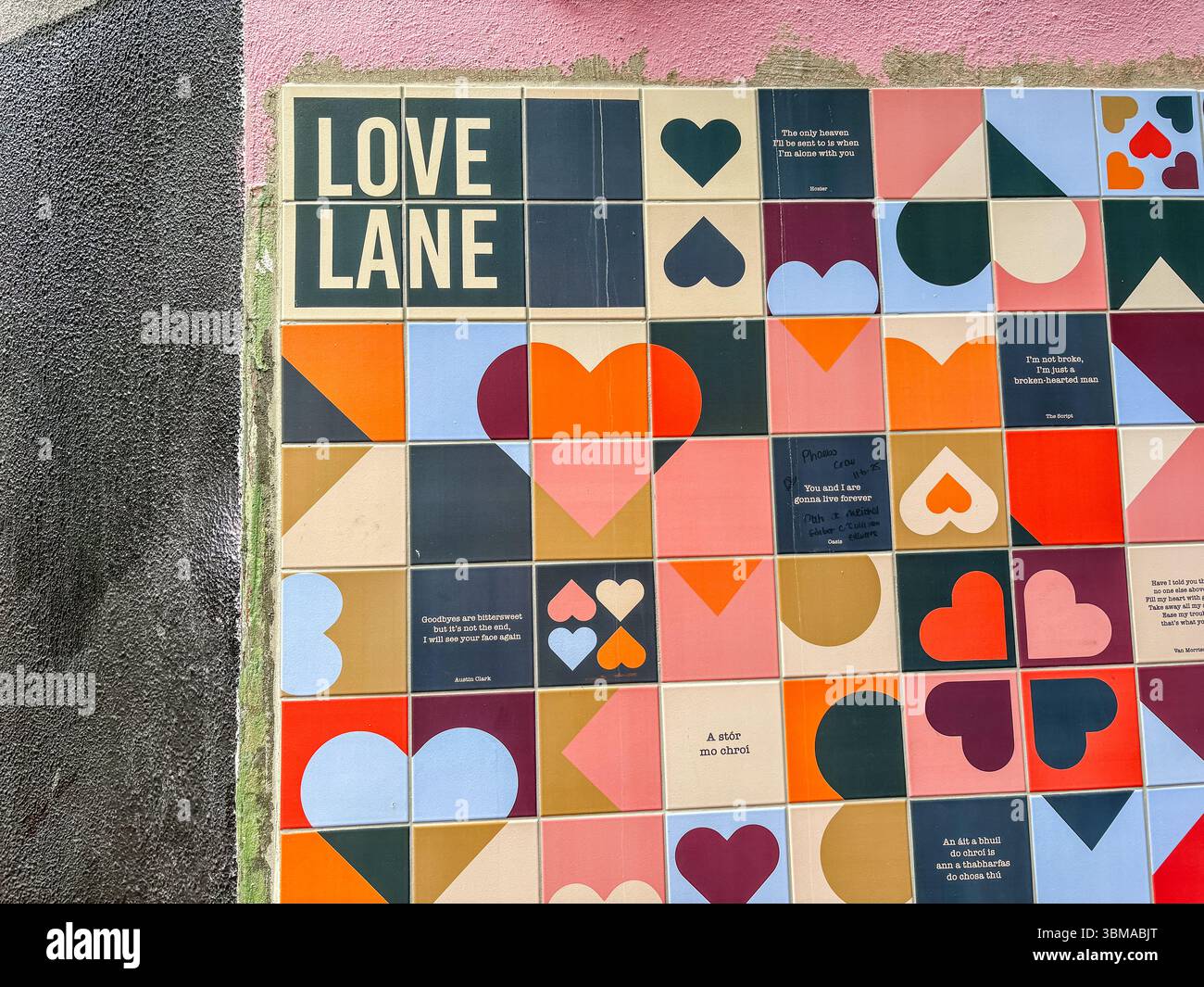 Street wall art quotes hi-res stock photography and images - Alamy, image size:1300x1065