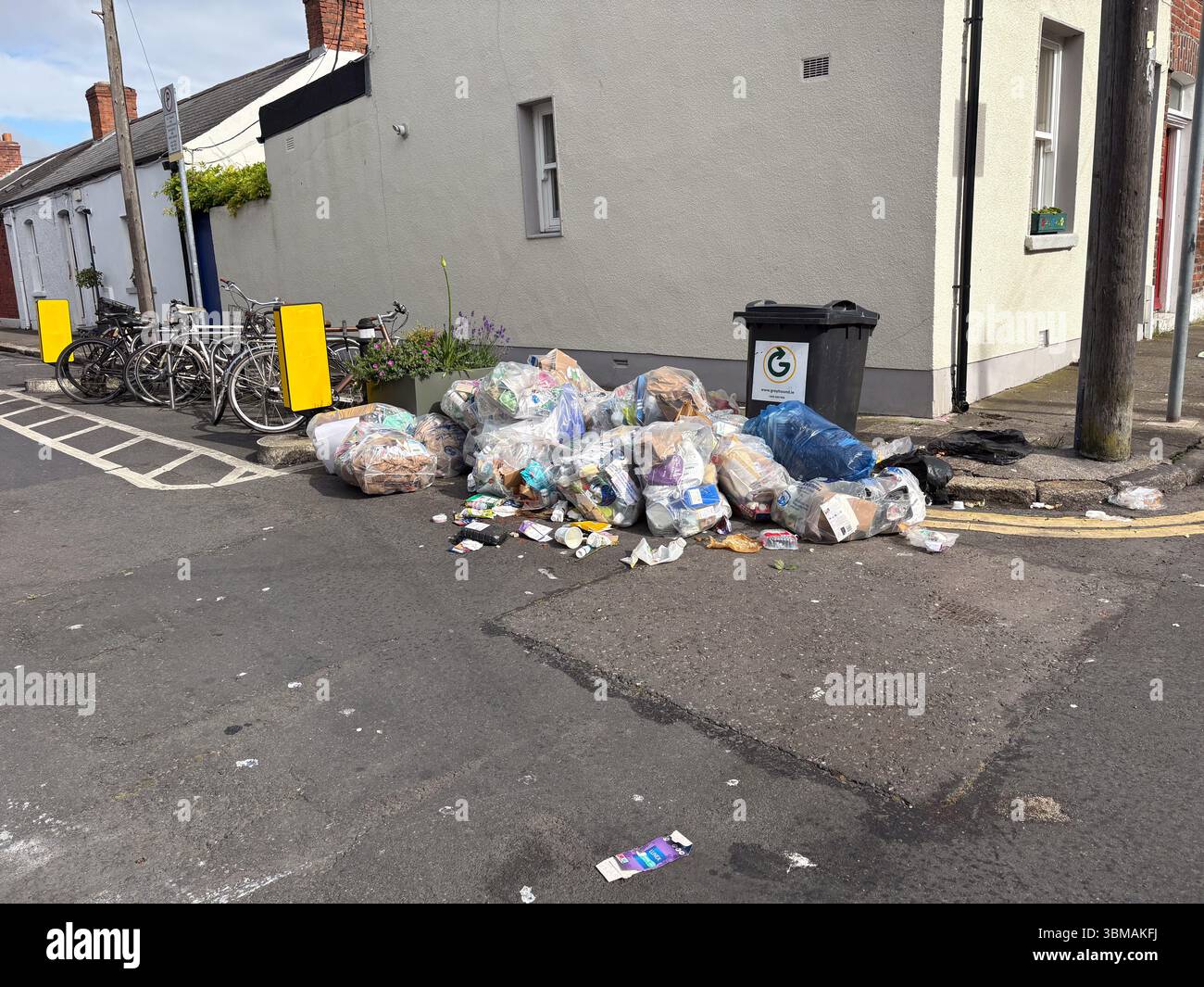 Rubbish bags dublin hi-res stock photography and images - Alamy
