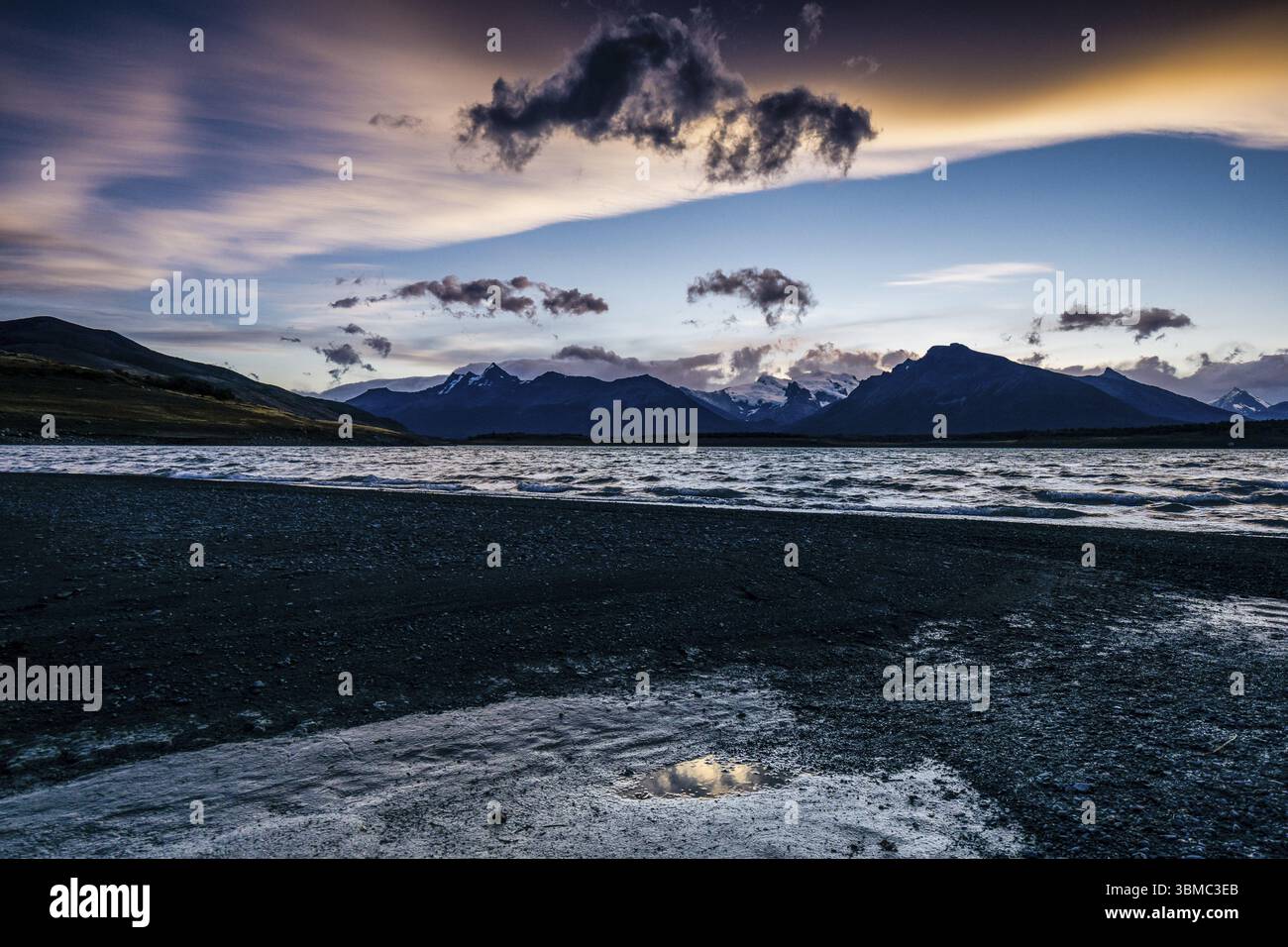 Sunset on Lake Roca, El Calafate, Los Glaciares National Park ...