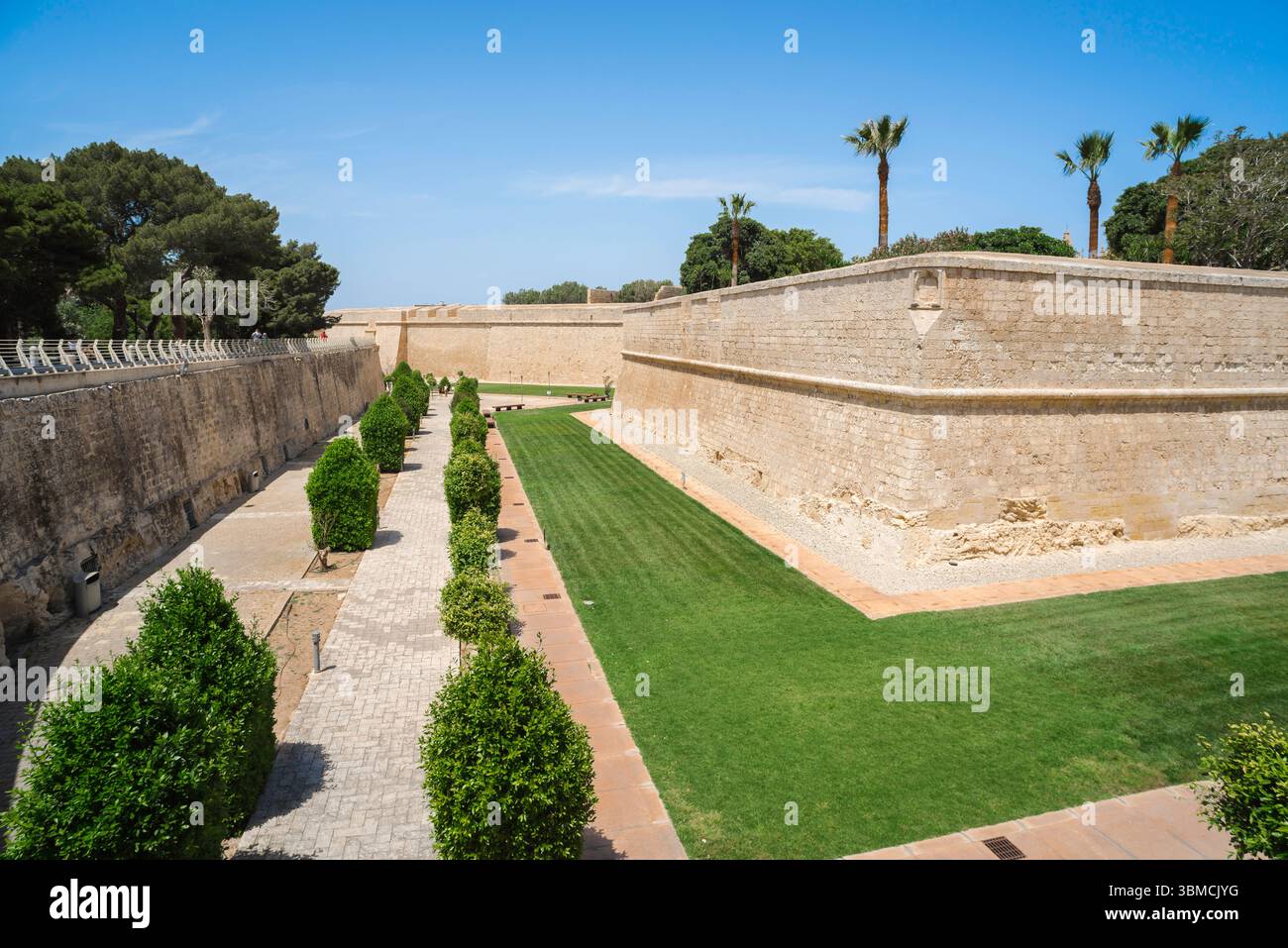 Mdina walls Malta, view in summer of the huge defensive walls of the historic Mdina fort, whose moat now serves as a scenic garden, Rabat, Malta Stock Photo