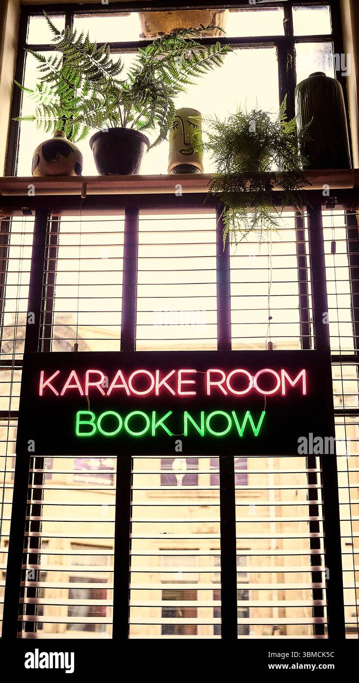Karaoke neon sign hi-res stock photography and images - Alamy
