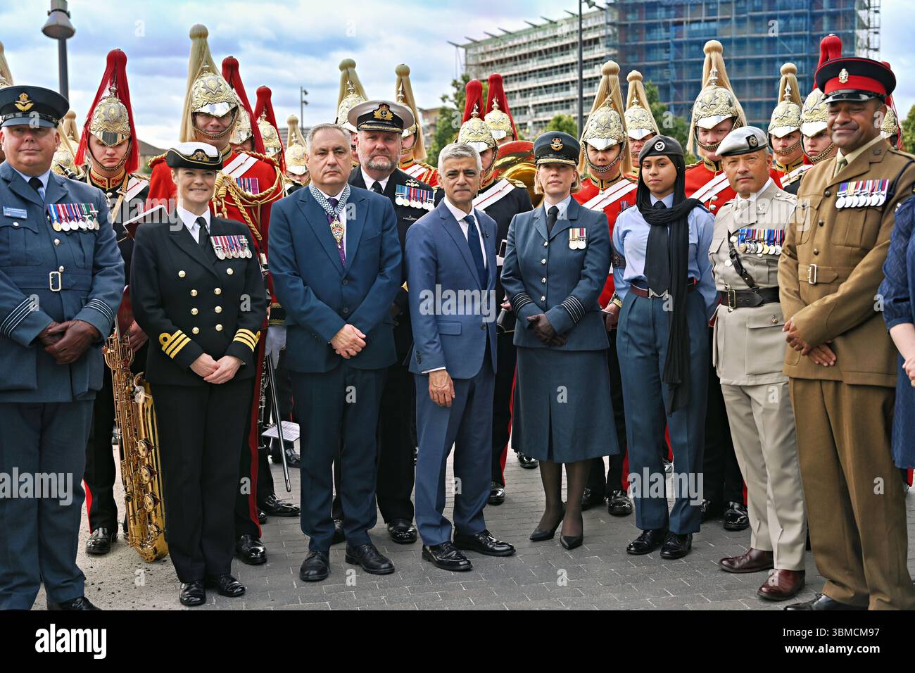 LONDON, UK. 26th June, 2025. The Mayor of London, Sadiq Khan, join the Chair of the London Assembly, Len Duvall OBE AM, members of the Armed Forces, London Assembly Members and the City Hall branch of the British Legion to pay tribute to the UK's servicemen and women ahead of National Armed Forces Day on Saturday 28th June at the City Hall, London, UK. (Photo by 李世惠/See Li/Picture Capital) Credit: See Li/Picture Capital/Alamy Live News Stock Photo