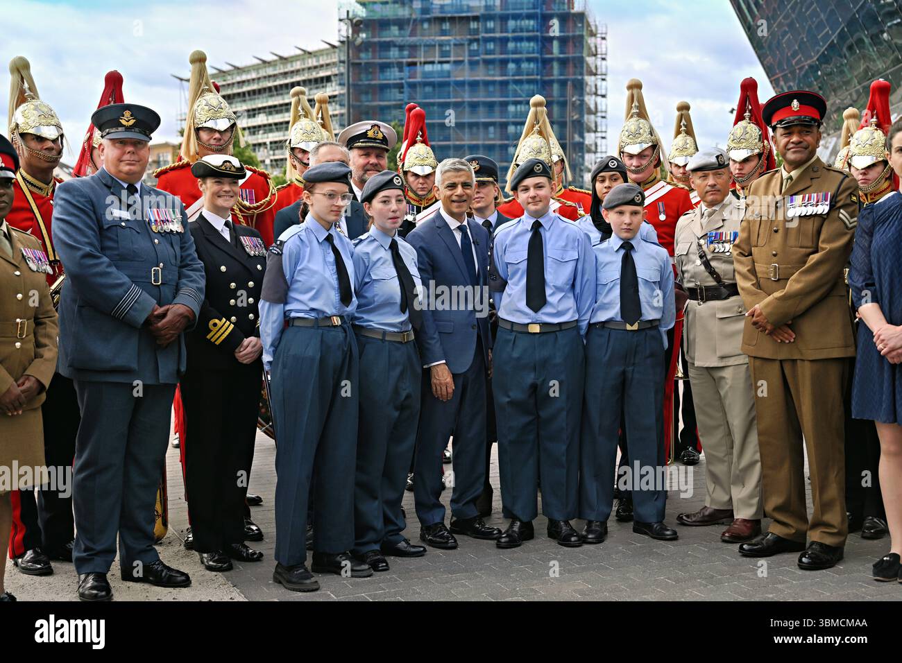 LONDON, UK. 26th June, 2025. The Mayor of London, Sadiq Khan, join the Chair of the London Assembly, Len Duvall OBE AM, members of the Armed Forces, London Assembly Members and the City Hall branch of the British Legion to pay tribute to the UK's servicemen and women ahead of National Armed Forces Day on Saturday 28th June at the City Hall, London, UK. (Photo by 李世惠/See Li/Picture Capital) Credit: See Li/Picture Capital/Alamy Live News Stock Photo