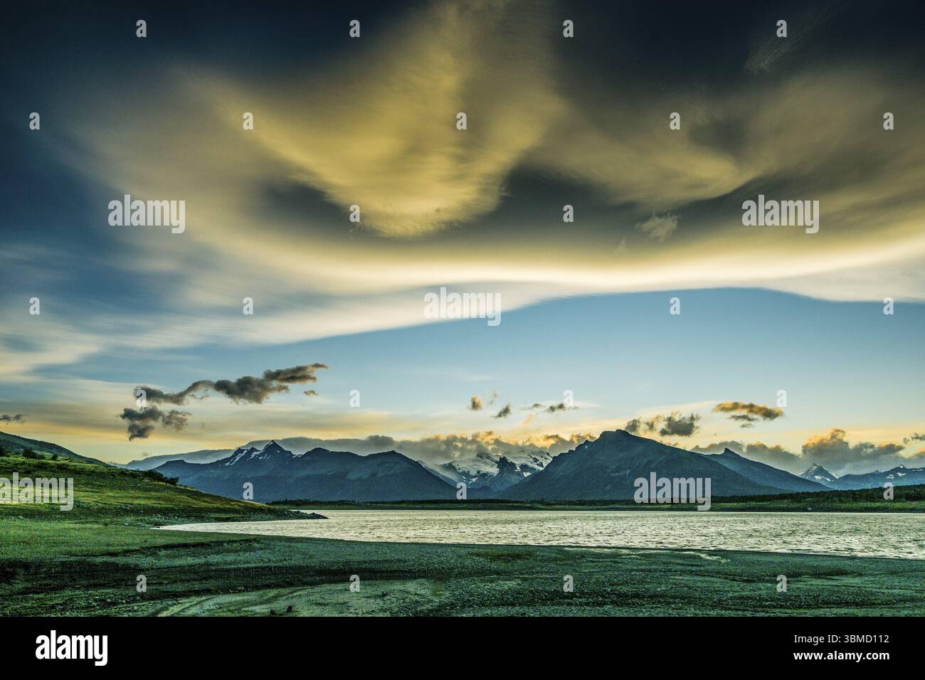 Sunset on Lake Roca, El Calafate, Los Glaciares National Park ...
