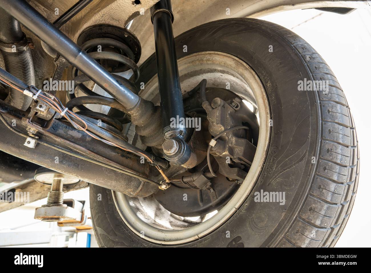 Car Without Spring 8 wheel no springs hi-res stock photography and images - Alamy