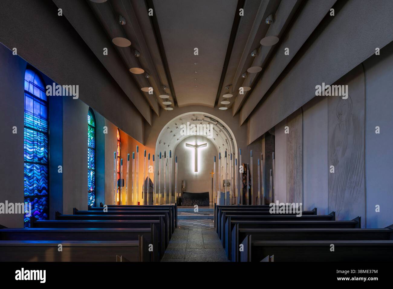 Kirchen im Rhein-Kreis-Neuss, Neuss, Collegium Marianum, Mack-Kapelle, Blick zum Altar Stock Photo