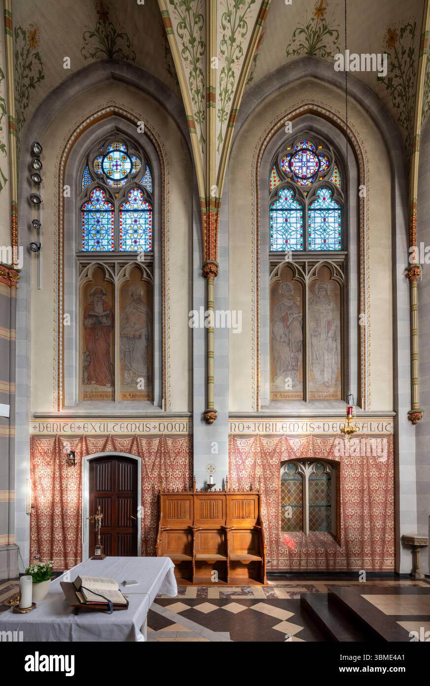 Kirchen im Rhein-Kreis-Neuss, Neuss-Grefrath, St. Stephanus, 1862-1864 von Vinzenz Statz erbaut, Die 4 Kirchenväter, Malerei im Chor von Eduard Steinl Stock Photo