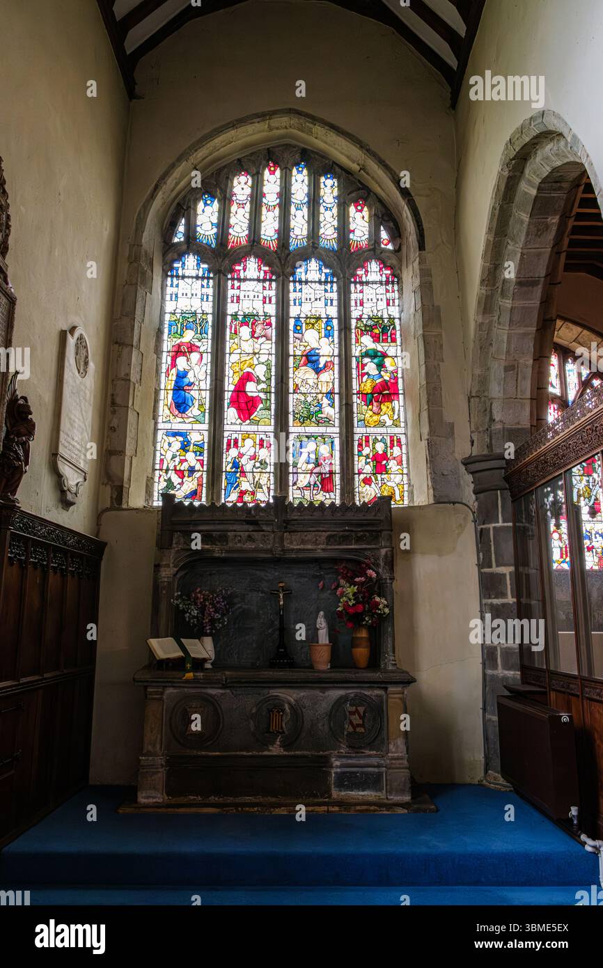 Chancel altar st marys church hi-res stock photography and images - Alamy